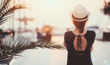 Tu piel - Mujer pensativa Tu piel - Mujer pensativa