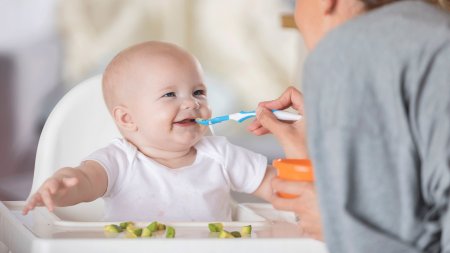 Bioderma - Bebe comiendo