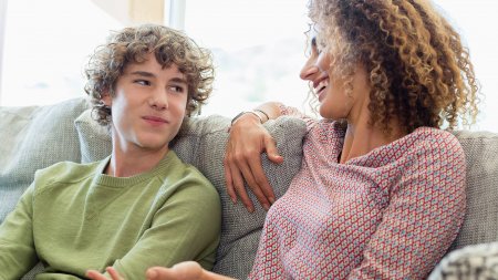 Bioderma_madre e hijo adolescente Bioderma_madre e hijo adolescente
